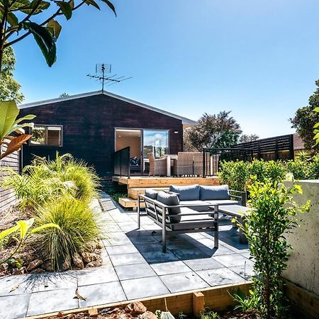 Relax On Ridge Villa Oneroa Exterior photo