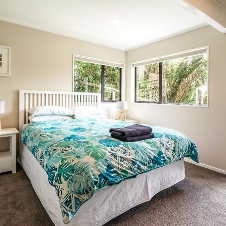 Relax On Ridge Villa Oneroa Exterior photo