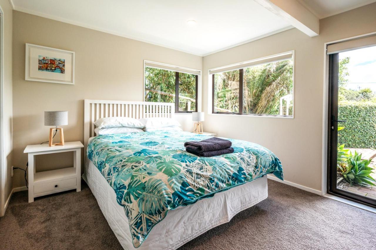 Relax On Ridge Villa Oneroa Exterior photo