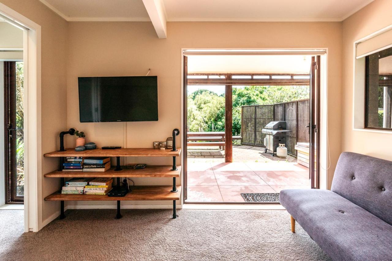 Relax On Ridge Villa Oneroa Exterior photo